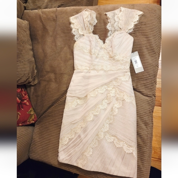 Monique Lhuillier Dresses & Skirts - Monique Lhuillier Dress NEW!